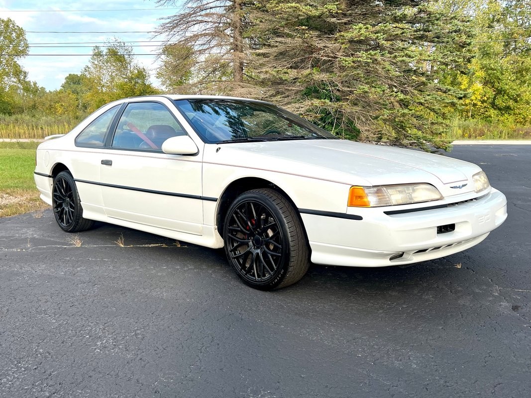 1991 Ford Thunderbird for sale in Fraser Michigan