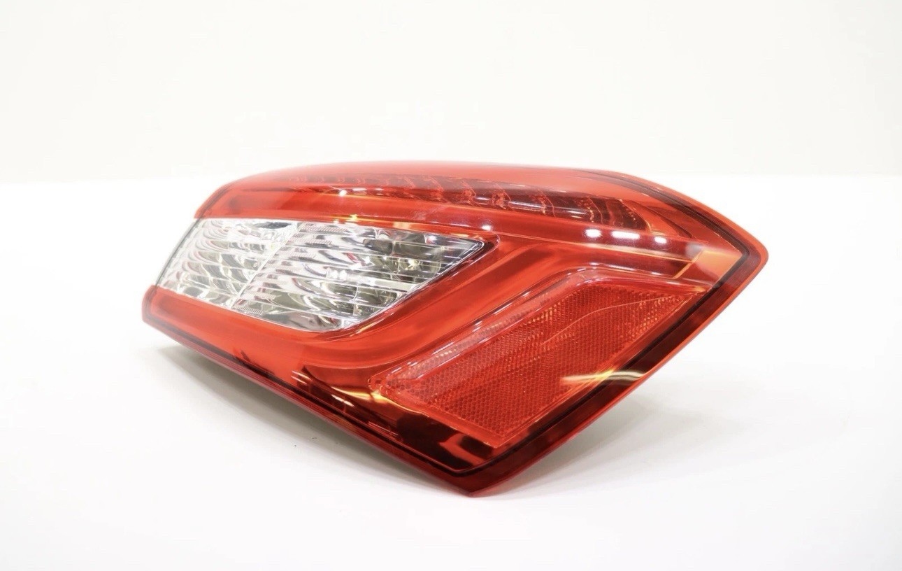 2014-2019 MASERATI GHIBLI S RH PASSENGER REAR OUTER TAIL LIGHT LAMP LED OEM