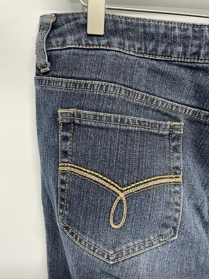 Pantalones de mezclilla American Rag corte bota curvilíneo tiro medio entrepierna oscura-31" cintura-32" talla 11-R Foto 3 de 4