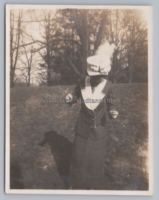 'Käthe Tjarks in Buena Vista' - Woman with Feather Hat - Vintage Photo 1900s 1910s