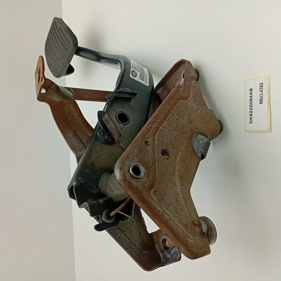 Land Rover Range Rover Sport L494 2014-2017 pedal de freno DK622D094AB Foto 4 de 4