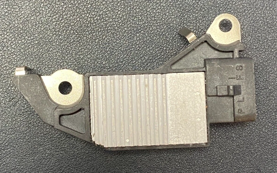 SMP VR472 NEW Voltage Regulator - Image 3 of 4