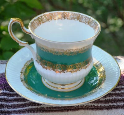QUEEN'S FINE BONE CHINA MARQUIS CUP & SAUCER PAIR MADE IN QUEEN'S FINE BONE CHINA MARQUIS CUP & SAUCER PAIR MADE IN