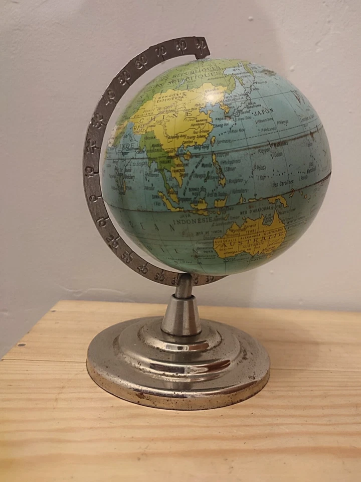 ANCIEN PETIT GLOBE TERRESTRE EN METAL / ANNEES 50 & 60 / VINTAGE MAP MONDE - Photo 3/3