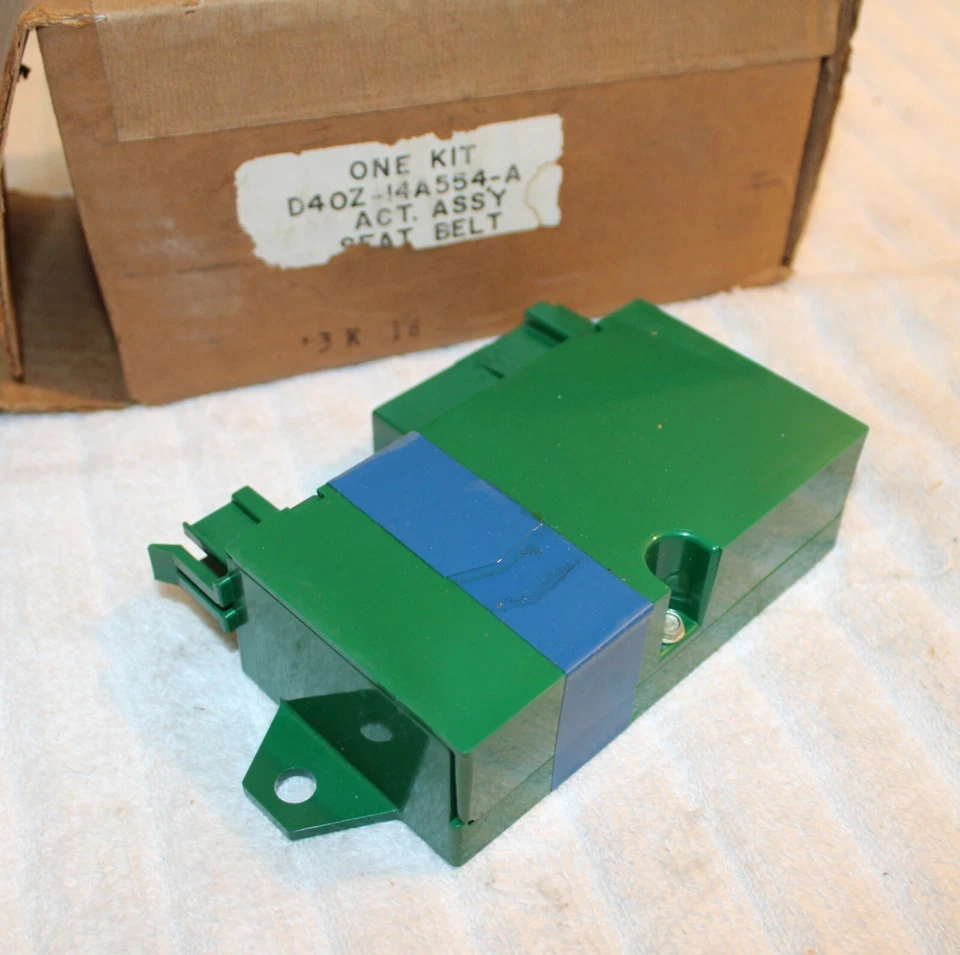 1974 Ford Ranchero Gt NOS SEAT BELT and IGNITION WARNING SYSTEM ACTUATOR - Image 2 of 4