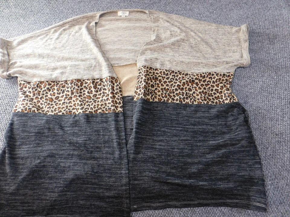 Umgee Sweater Womens Small Gray Cardigan open casual classic animal print - Image 2 of 4