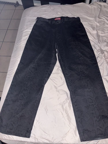 Pantalon chino noir imprimé serpent Supreme SS24 taille 36
