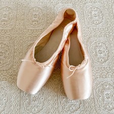 Bloch Ballet Pointe Shoes For Crafts Or Decor