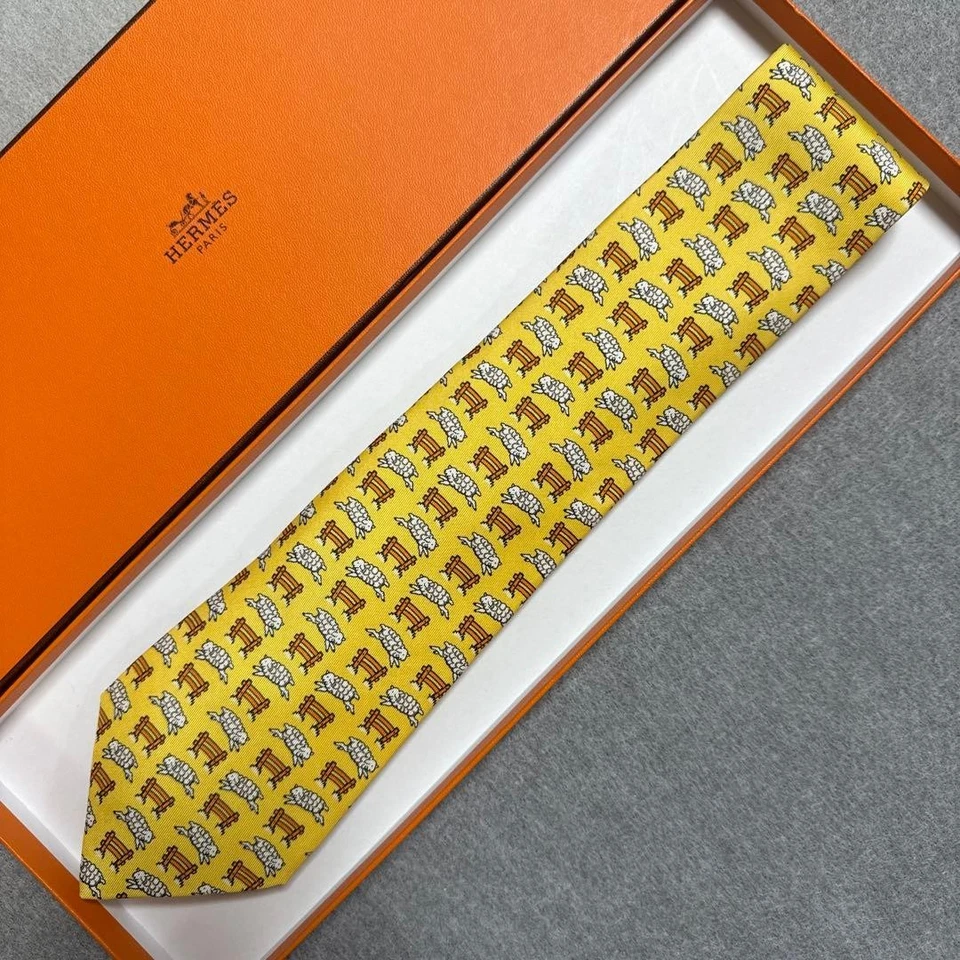 Corbata HERMES Amarillo Naranja Blanco Oveja Patrón H 100% Seda Francia Sin Caja Como Nueva Foto 3 de 4