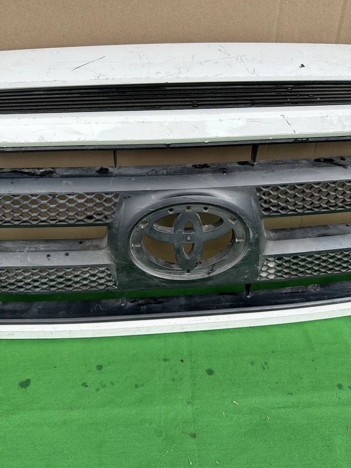 2010 2011 2012 2013 Toyota Tundra Front Upper White Grill Grille 53111-0C180 OEM - Image 3 of 4