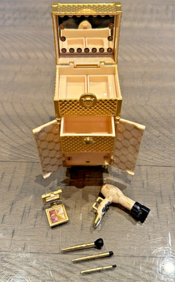 Rainbow High Divas Meline Luxe Doll Accessory Set Gold Makeup Vanity Train Case