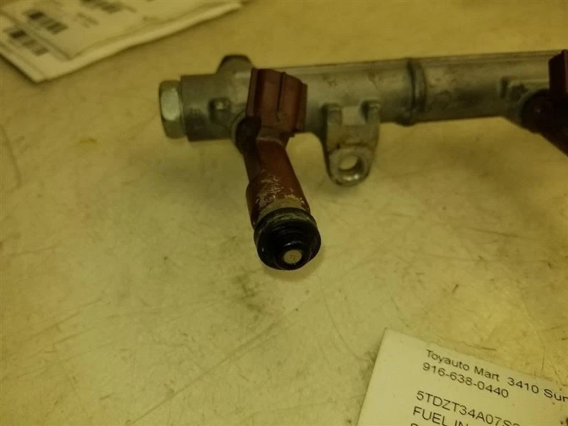 05 06 07 08 09 INYECTOR DE COMBUSTIBLE TOYOTA SEQUOIA SR5 4,7 L Foto 3 de 4