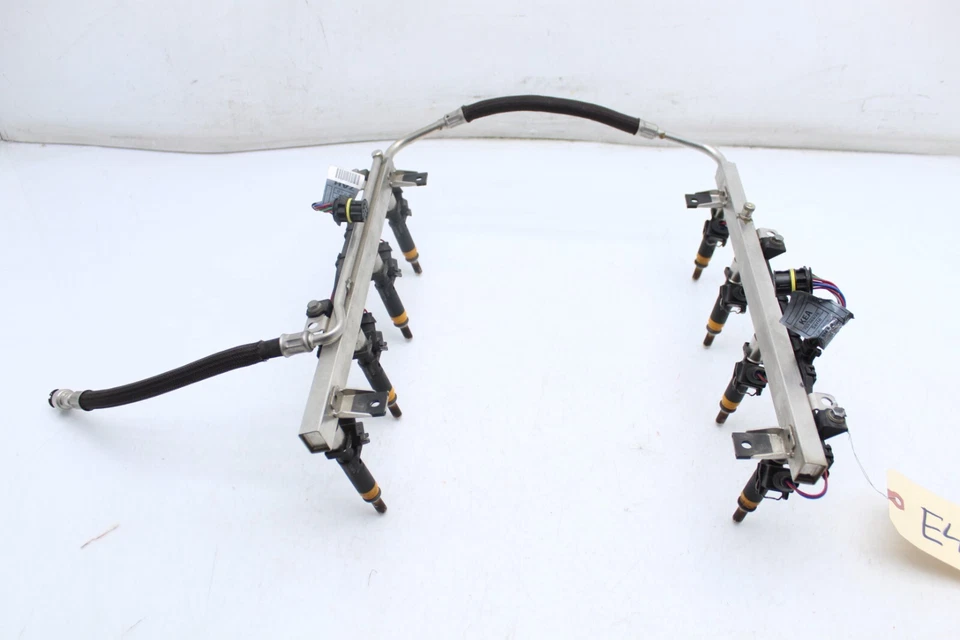 02-05 BMW E65 E66 745I 745LI RIEL DE COMBUSTIBLE CON INYECTORES Y ARNÉS E4380 Foto 2 de 4