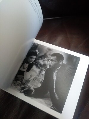 Paul Robeson: The Journey of a Renaissance Man. Book of Postcards. (30 x) NEW.