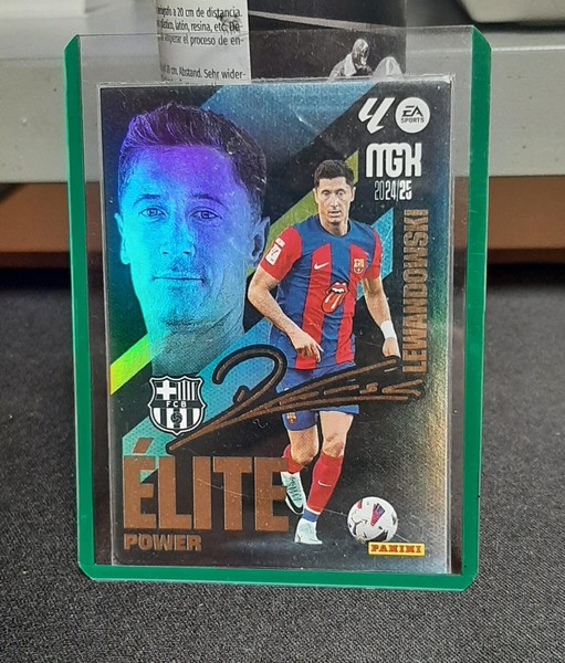 MGK 24/25 Lewandowski #8 ELITE POWER Barcelona PANINI Megacracks