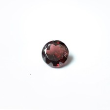 pierre précieuse fine grenat rouge foncé de 1.06 carat coupe rond naturel