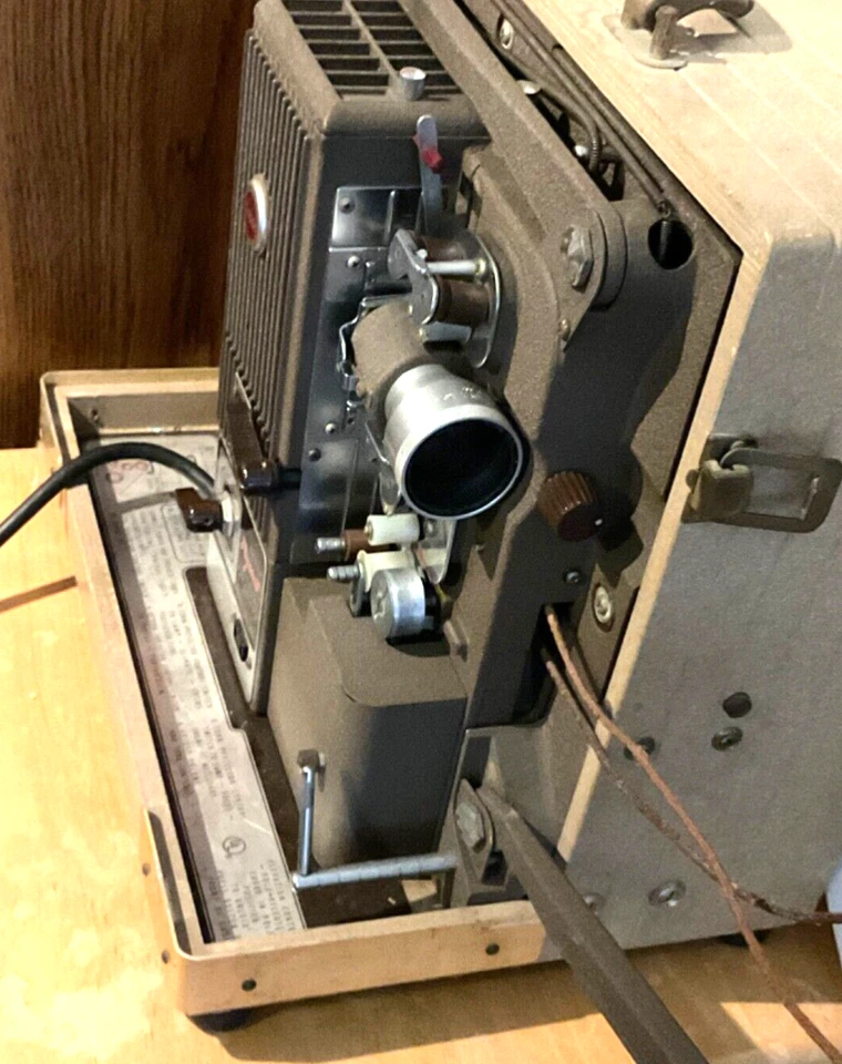 Proyector de sonido Kodak Pageant 16 mm vintage modelo 8 K 5 con estuche Foto 2 de 4