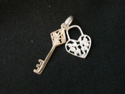 Einzigartiger Vintage Sterlingsilber Schlüssel zu meinem Herzen Charm/Anhänger. Preisvorschlag machen! #736