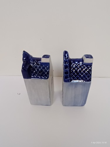 Vintage Delft salt & pepper pair of Blue Houses Hand Painted in Holland KLM Size - Picture 5 of 7