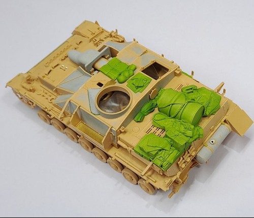 Eureka ER-3574 1/35 Stowage set for Sd.Kfz. 167 StuG IV - Picture 5 of 10