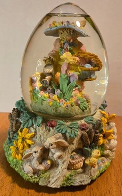 1994 SPRING Water Globe Music box ''Easter Parade'' Easter Bunny Egg-shaped 