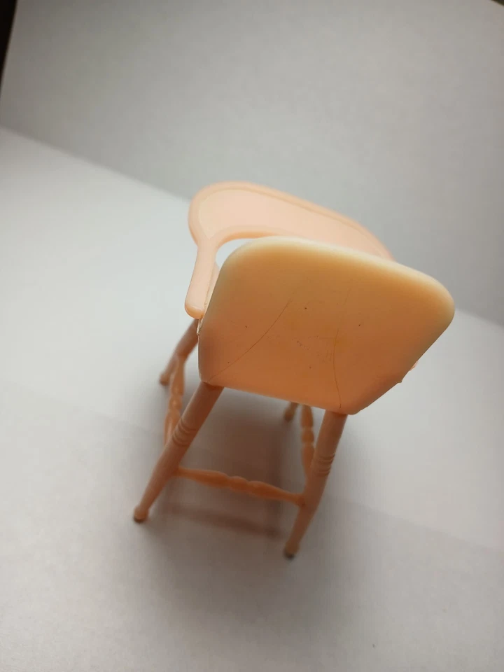 SILLA ALTA VINTAGE RENWAL casa de muñecas bebé guardería/cocina rosa Foto 4 de 4