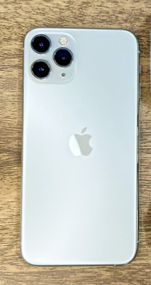Apple iPhone 11 Pro Max - 64 GB - Silver (Unlocked) - Battery health 50-70%