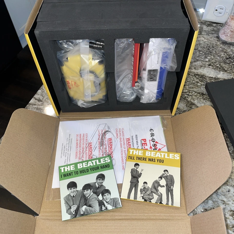 Beatles RSD 4/20/2024 1964 EDITION TURNTABLE/RECORDS/CASE 7 3” Records! - Image 2 of 4