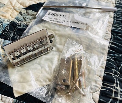 New Bridge Fender SQUIER #0055408000 STRATOCASTER Bridge for Elect. Guitar 