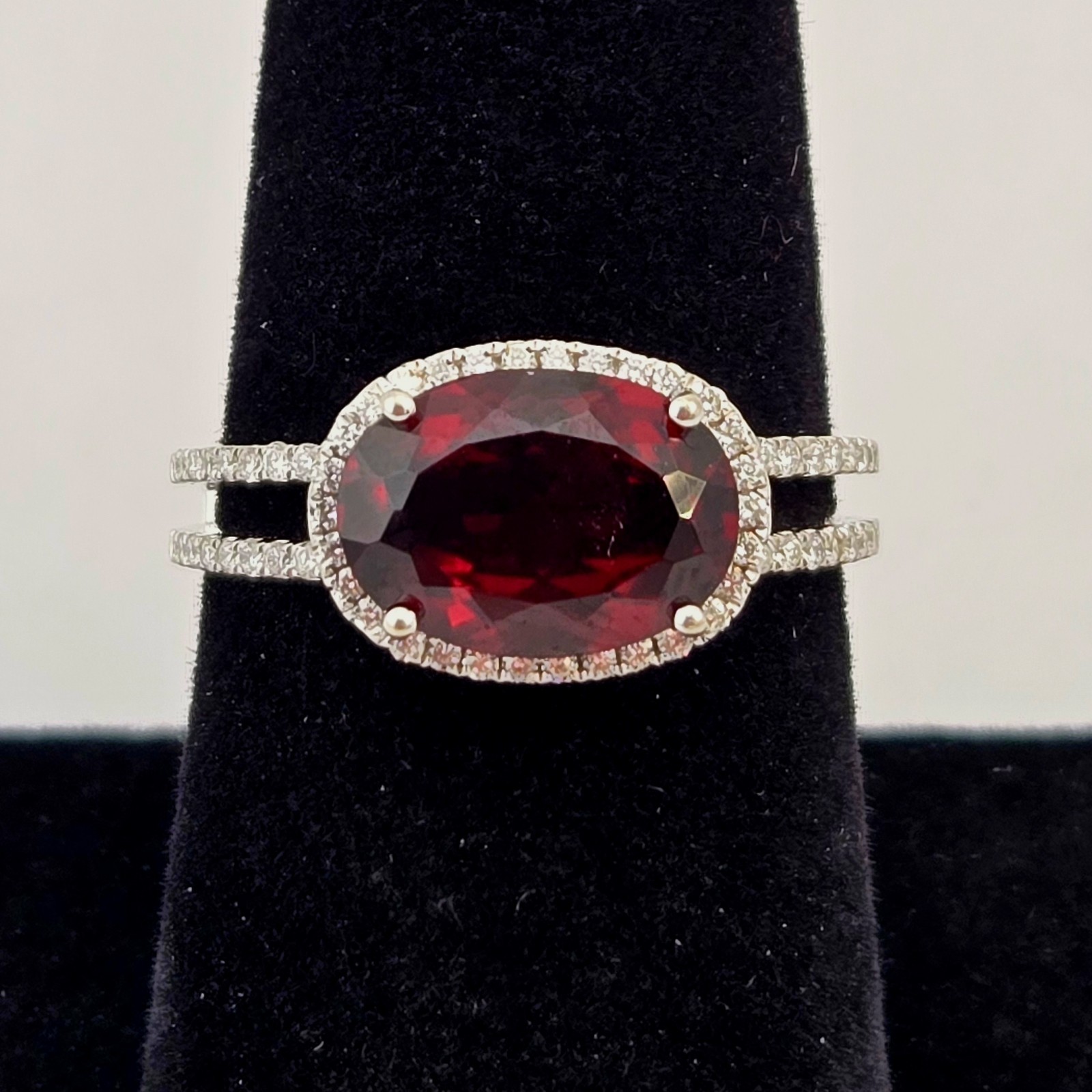 14K White Gold Garnet & Natural Diamond Ring Halo Split Shank Size 7 - 3.5g