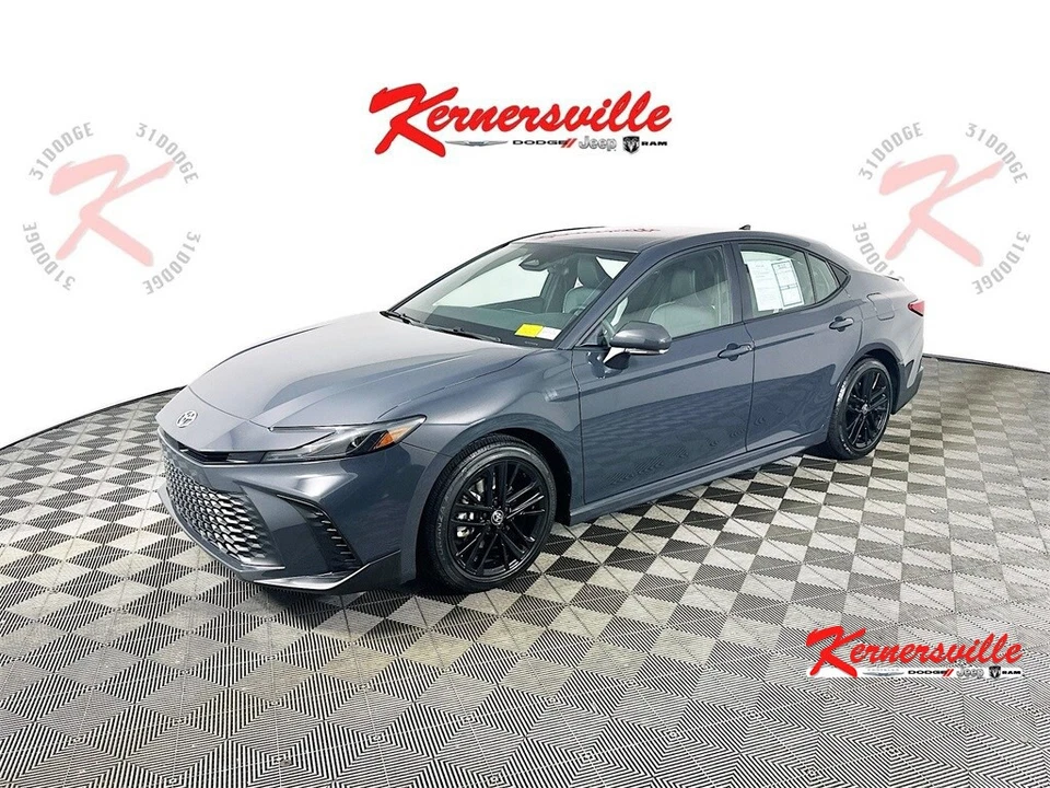 2025 Toyota Camry SE FWD 4dr Sedan Navigaion Backup Camera Bluetooth Foto 3 de 4