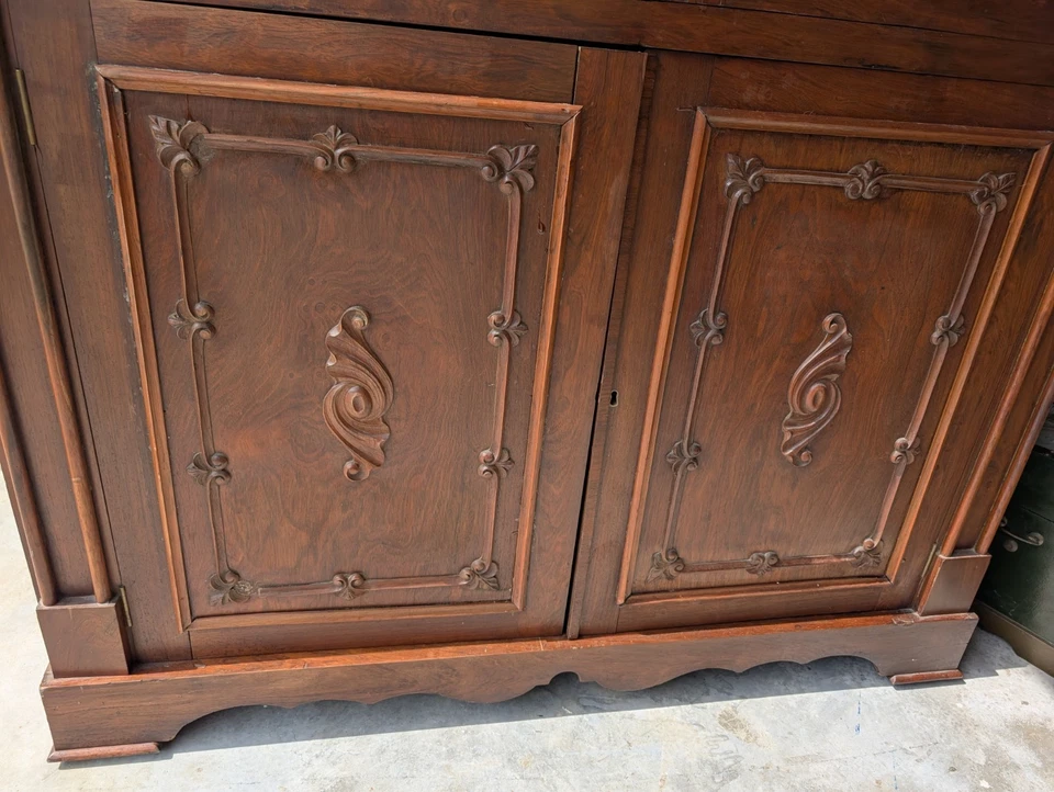 Antique Victorian Walnut 2 Glass Door Cabinet 2 Blind Door Cupboard - Image 4 of 4