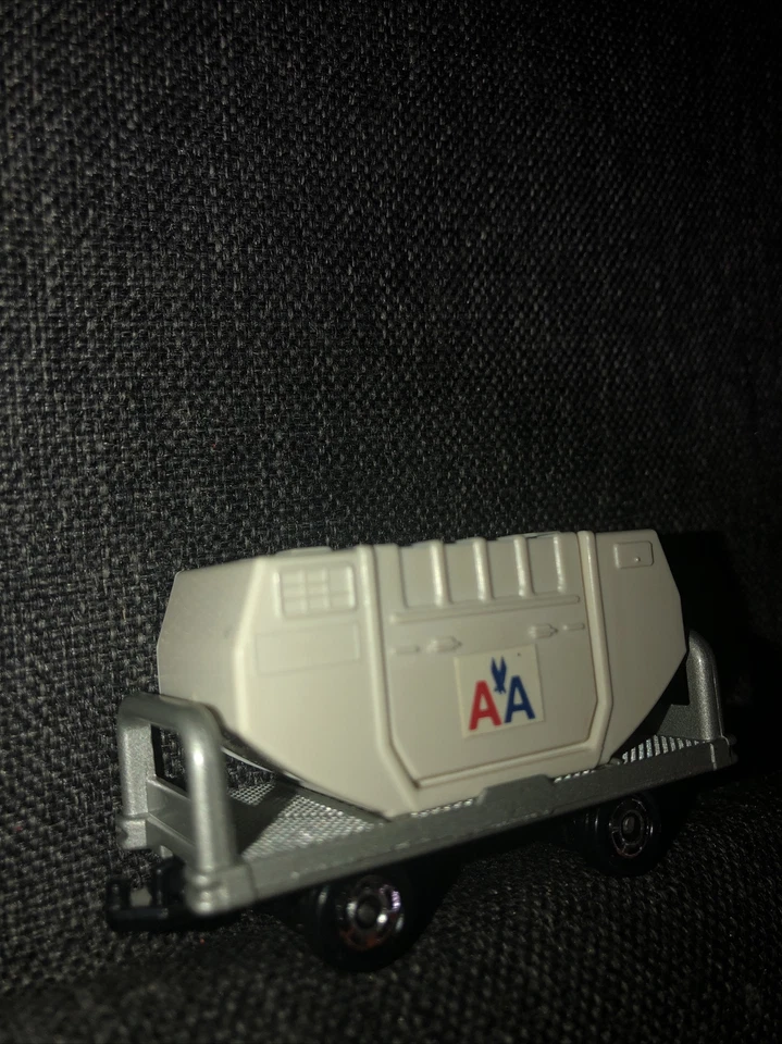 CONTENEDOR DE EQUIPAJE TOMY TOMICA ORIGINAL AMERICAN AIRLINES Nº 100 REMOLQUE DIFÍCIL DE ENCONTRAR BONITO Foto 2 de 3