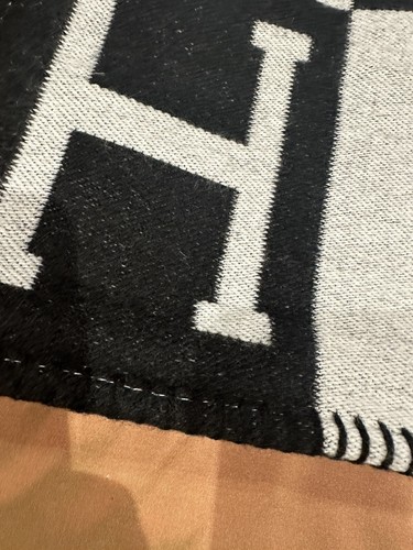 H HOME CASHMERE MONOGRAM BLANKET / THROW GIFT - Picture 6 of 8
