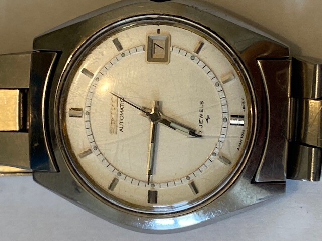 vintage seiko 5 automatic date movement no. 7025-8010 japan made