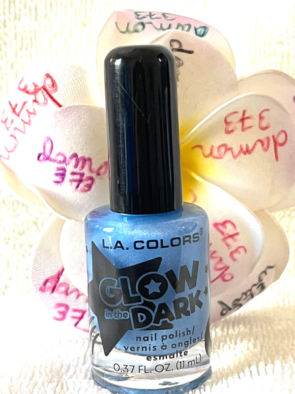 L.A. COLORS***CREATURE***GLOW in the DARK Nail Polish~0.37 FL OZ/11 mL~BRAND NEW