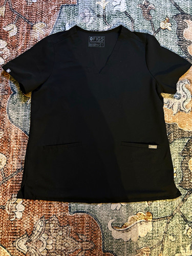 FIGS Technical Collection Women’s Black Catarina Scrub Top Pockets L