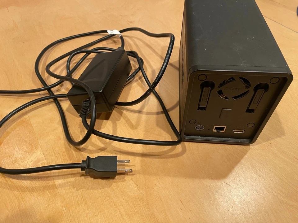 D-Link DNS-323 2-Bay NAS Network Storage Enclosure w/Power Supply (No HDDs) - Image 2 of 3