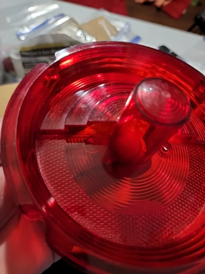 Lente de lámpara de luz trasera Oldsmobile Olds 98 1961 88 # 5952018 OEM GUÍA GM Foto 2 de 4