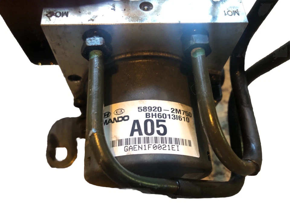 2011 Hyundai Genesis BH6013I610. Pressure Modulator Valve - Image 2 of 2