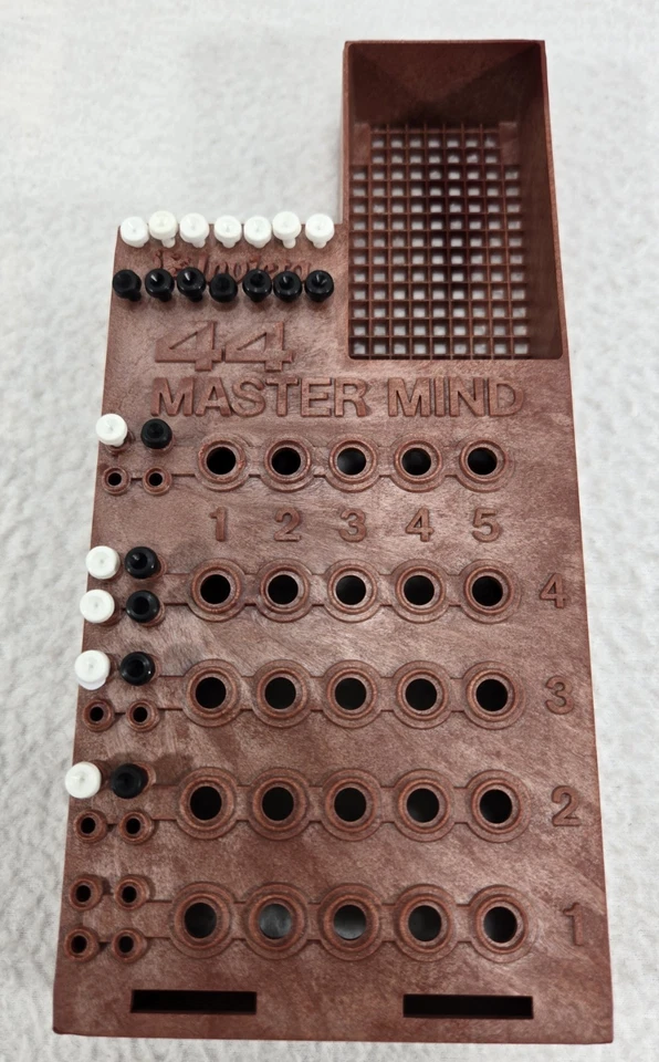 VINTAGE Master Mind 44 COMPLETE Invicta 1977 Games Strategy Logic Pegs - Image 3 of 4