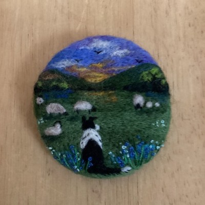NADELFILZ BROSCHE SCHÄFERHUND RUHT IN BLUEBELL MEADOW