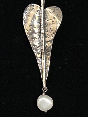 Beit Nir 925 silver necklace with Leaf shaped pendant and dangling Pearl, VTG