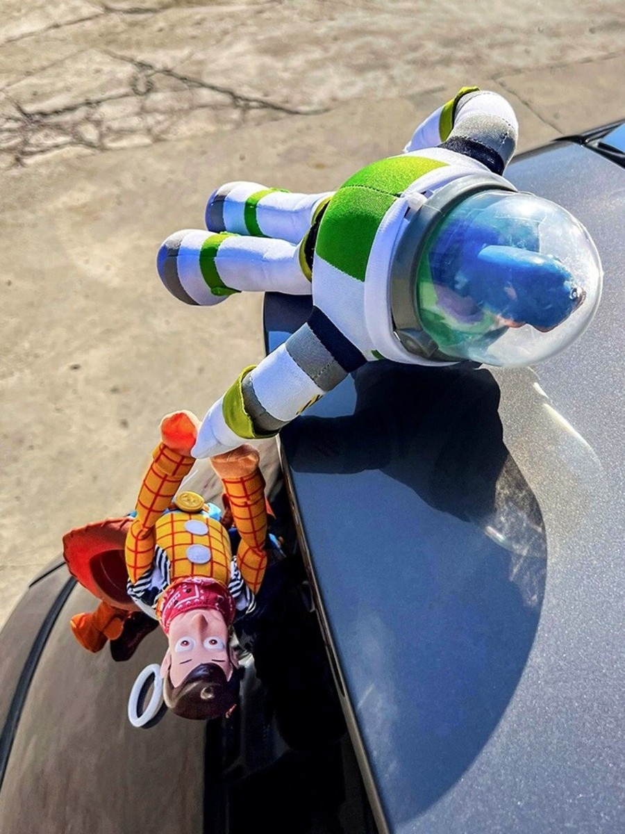 Nuevo colgante Toy Story Buzz Lightyear Saves Sherif coche leñoso muñecas decoración exterior