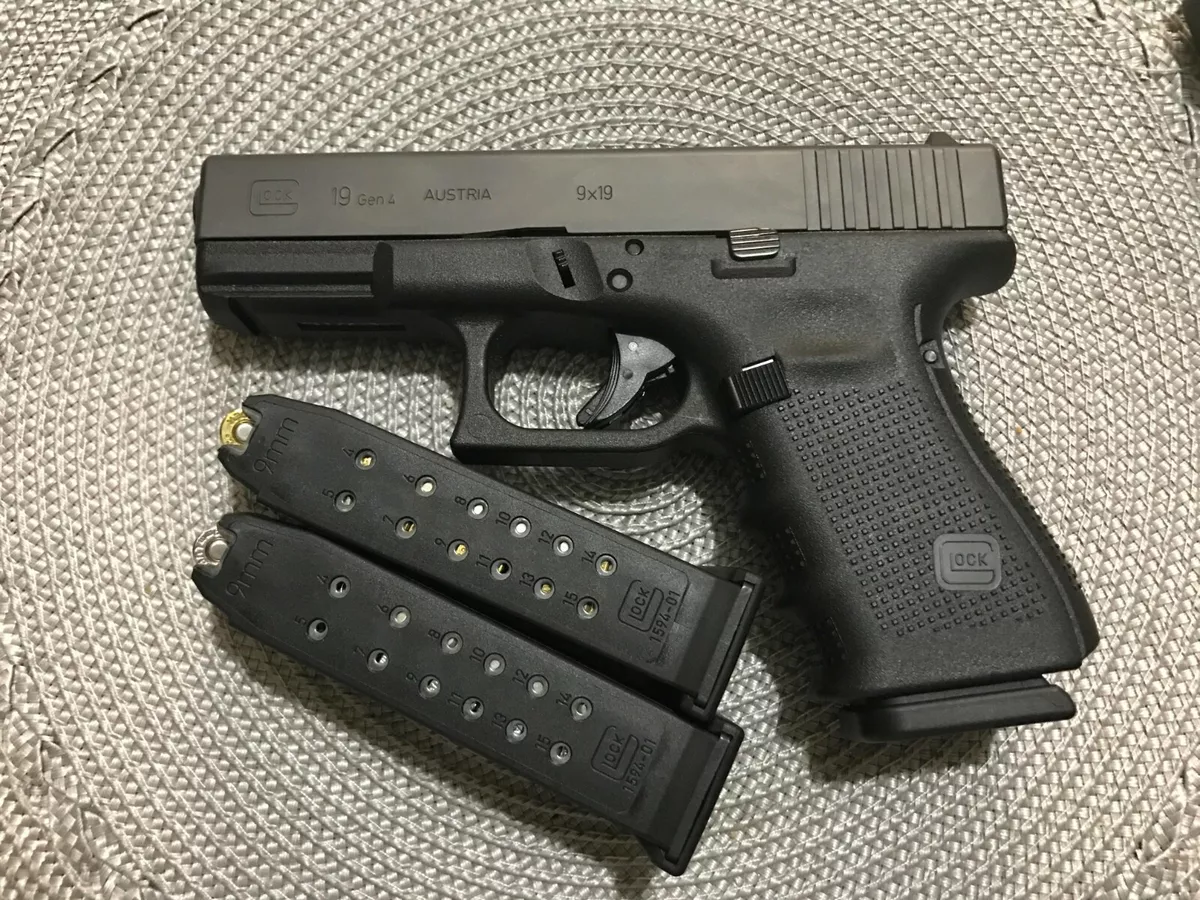 Glock Model 19 9mm Gen 4 with Clips Weapon Compact Handgun Picture