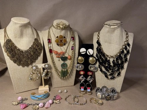 1930’s To Vintage Multicolored Gold-Tone Neon Unbranded Studio Art #1 Jade