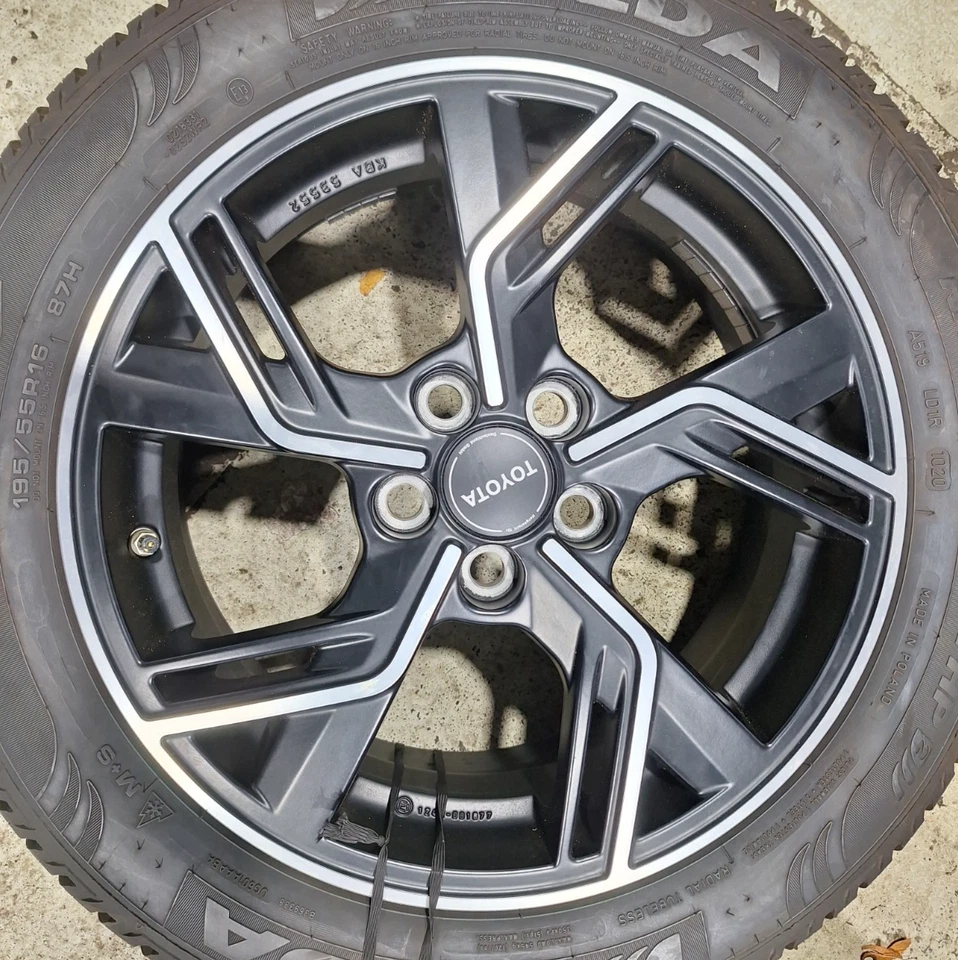 Toyota Yaris 195 55 R16 87H Winterradsatz 6x16 ET 50 LK 5x100 ML 54,1 Alu - Bild 3 von 4