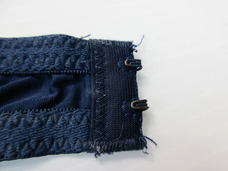 *FELINA* SIZE 36B WOMEN'S NAVY LACE PUSH UP BRA  - Image 4 of 4