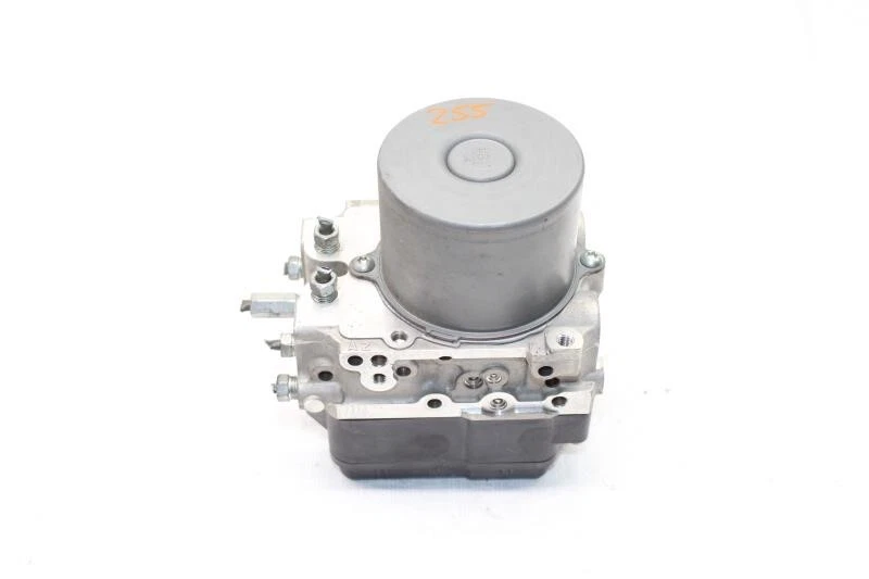 Lexus IS250 XE20 2012 sedán #255 bomba ABS tracción trasera rueda de 18" aire acondicionado Foto 4 de 4