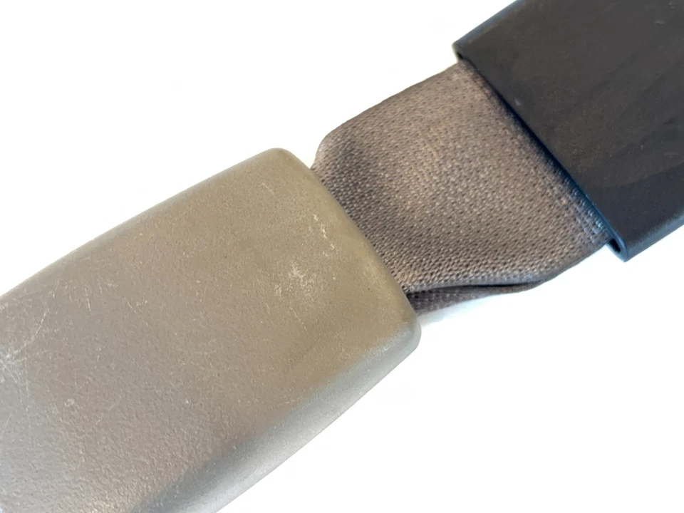 Hebilla del cinturón de seguridad trasero, 2003-05 Ram 1500 2500 3500 centro trasero o LR 5GV891L8AD Foto 2 de 4